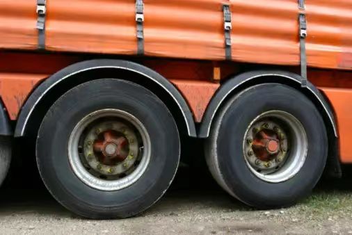 A few important things need to be thought about when picking the right trailer axle. 